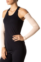 Cargar imagen en el visor de la galería, Model Front: Uv Line Gants Long Sleeve Uni Beige Upf50+
