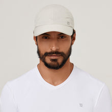 Cargar imagen en el visor de la galería, Model Front: Uv Line Casquette Cap Uv Pro Masc Sand Upf50+
