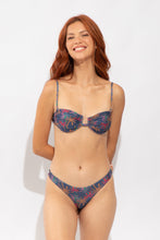 Cargar imagen en el visor de la galería, Model Front: Rio De Sol Haut Top Coqueiro Zaya
