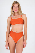 Cargar imagen en el visor de la galería, Model Front: Rio De Sol Ensemble Set Paprica Bandeau-Reto Hotpants
