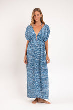 Cargar imagen en el visor de la galería, Model Front: Rio De Sol Vêtement De Plage Chuva Long Dress Soleil
