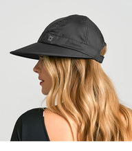 Cargar imagen en el visor de la galería, Model Back: Uv Line Casquette Visor Nice Fem Black Upf50+

