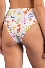 Cargar imagen en el visor de la galería, Image 08: Rio De Sol Bas Bottom Countryside Hotpants
