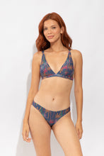 Cargar imagen en el visor de la galería, Model Front: Rio De Sol Bas Bottom Coqueiro Essential-Comfy
