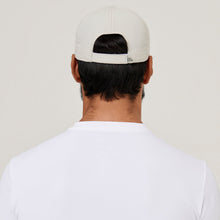 Cargar imagen en el visor de la galería, Model Back: Uv Line Casquette Cap Uv Pro Masc Sand Upf50+

