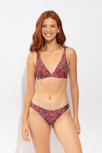 Cargar imagen en el visor de la galería, Model Front: Rio De Sol Bas Bottom Coral-Feline Essential-Comfy
