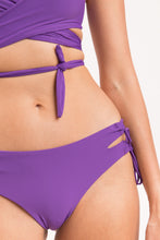 Cargar imagen en el visor de la galería, Image 11: Rio De Sol Bas Bottom Amuleto Madrid
