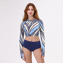 Cargar imagen en el visor de la galería, Model Front: Uv Line Ensemble Bikini Ondas Upf50+
