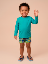 Cargar imagen en el visor de la galería, Model Front: Uv Line T-Shirt Longsleeve Baby Green Sea Upf50+

