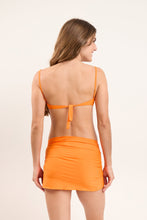 Cargar imagen en el visor de la galería, Model Back: Rio De Sol Jupe De Page Bio-Laranjada Skirt Knot
