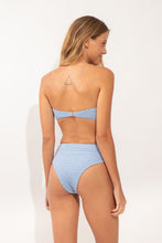 Cargar imagen en el visor de la galería, Model Back: Rio De Sol Bas Bottom Drift-Cianita Hotpants
