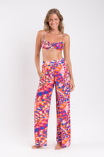Cargar imagen en el visor de la galería, Model Front: Rio De Sol Pantalon De Plage Funny Wide Pants
