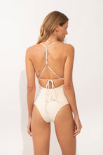 Cargar imagen en el visor de la galería, Model Back: Rio De Sol Une Pièce Malibu-Natural Alani-Op
