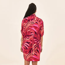 Cargar imagen en el visor de la galería, Model Back: Uv Line Chemise Shirtdress Copacabana Upf50+
