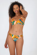 Cargar imagen en el visor de la galería, Model Front: Rio De Sol Ensemble Set El-Arco Bralette Essential-Comfy
