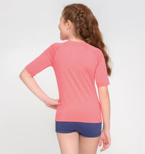 Cargar imagen en el visor de la galería, Model Back: Uv Line T-Shirt T-Shirt Uvpro Kids Coral Upf50+
