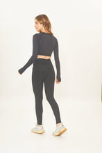 Cargar imagen en el visor de la galería, Model Back: Uv Line Fitness Bas Legging Fit Aspen Black Upf50+
