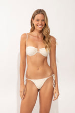 Cargar imagen en el visor de la galería, Model Front: Rio De Sol Bas Bottom Malibu-Natural Cheeky-Tie
