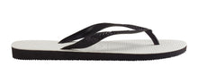 Cargar imagen en el visor de la galería, Model Front: Havaianas Tongs Tradicional Black
