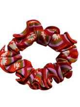 Cargar imagen en el visor de la galería, Product Front: Rio De Sol Chouchou Floral-Scales Scrunchie
