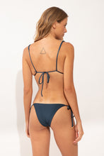Cargar imagen en el visor de la galería, Model Back: Rio De Sol Haut Top Shimmer-Shark Lia-Noa
