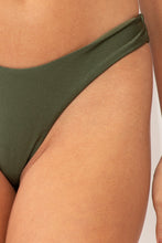 Cargar imagen en el visor de la galería, Image 06: Rio De Sol Bas Bottom Shimmer-Croco Nara
