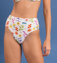 Cargar imagen en el visor de la galería, Image 13: Rio De Sol Bas Bottom Countryside Hotpants
