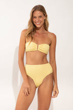Cargar imagen en el visor de la galería, Model Front: Rio De Sol Bas Bottom Drift-Butterglow Hotpants
