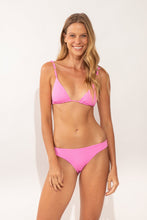 Cargar imagen en el visor de la galería, Model Front: Rio De Sol Bas Bottom Crespinho-Rosa Essential-Comfy
