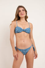 Cargar imagen en el visor de la galería, Model Front: Rio De Sol Ensemble Set Chuva Bandeau-Joy Italy

