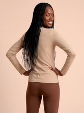 Cargar imagen en el visor de la galería, Image 05: Uv Line T-Shirt Longsleeve Fem New Fit Sand Upf50+
