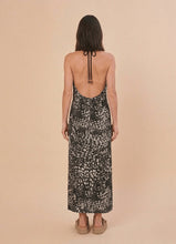 Cargar imagen en el visor de la galería, Model Back: Uv Line Vêtement De Plage High-Neck Dress Asas Upf50+
