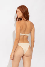 Cargar imagen en el visor de la galería, Model Back: Rio De Sol Bas Bottom Solar-Off Essential
