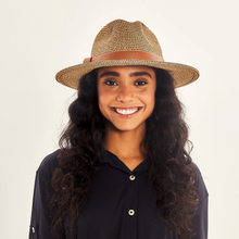 Cargar imagen en el visor de la galería, Model Front: Uv Line Chapeau Fedora Hat Giovana Imp Fem Mescla Upf50+
