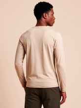 Cargar imagen en el visor de la galería, Model Back: Uv Line T-Shirt Pour Homme Longsleeve New Fit Masc Sand Upf50+

