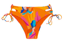 Cargar imagen en el visor de la galería, Model Front: Rio De Sol Bas Bottom Orange-Bloom Madrid
