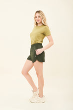 Cargar imagen en el visor de la galería, Short Race Verde Militar UPF50+
