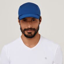 Cargar imagen en el visor de la galería, Model Front: Uv Line Casquette Cap Athletic Dry 2021 Masc Nav Yblue Upf50+
