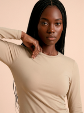 Cargar imagen en el visor de la galería, Image 06: Uv Line T-Shirt Longsleeve Fem New Fit Sand Upf50+
