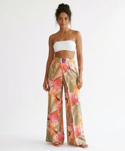 Cargar imagen en el visor de la galería, Model Front: Rio De Sol Pantalon De Plage Oasis Wide Pants
