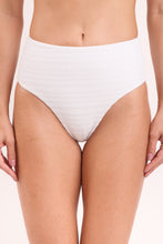 Cargar imagen en el visor de la galería, Gallery: Rio De Sol Bas Bottom Memphis-White Hotpants
