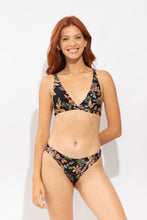 Cargar imagen en el visor de la galería, Model Front: Rio De Sol Bas Bottom Flora Essential-Comfy

