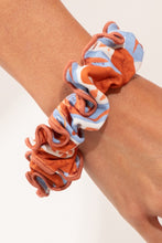 Cargar imagen en el visor de la galería, Image 04: Rio De Sol Chouchou Olyra Scrunchie
