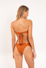 Cargar imagen en el visor de la galería, Model Back: Rio De Sol Ensemble Set Ferrugo Mavi Baobi
