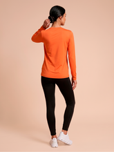 Cargar imagen en el visor de la galería, Model Back: Uv Line T-Shirt Longsleeve Uvpro Fem Pitanga Upf50+
