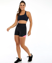 Cargar imagen en el visor de la galería, Model Front: Alto Giro Fitness Bas Bermuda Bodytex Barriga Zero E Bolso Preto
