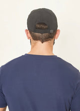 Cargar imagen en el visor de la galería, Model Back: Uv Line Casquette Cap Uv Pro Masc Black Upf50+
