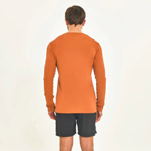 Cargar imagen en el visor de la galería, Model Back: Uv Line T-Shirt Pour Homme Longsleeve Sport Fit Caramelo

