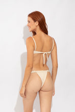 Cargar imagen en el visor de la galería, Model Back: Rio De Sol Haut Top Solar-Off Juliette
