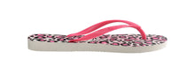 Cargar imagen en el visor de la galería, Model Back: Havaianas Tongs Slim Animals White/Rose

